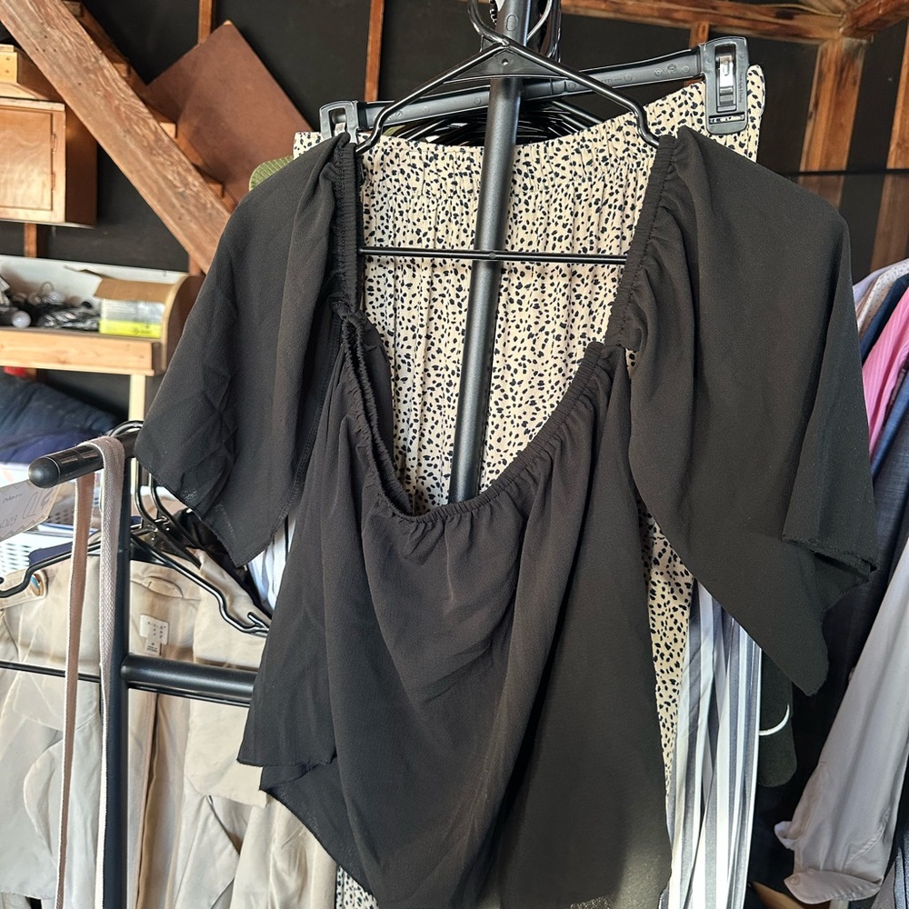 Black Women's Square Neck Flutter Sleeve Top